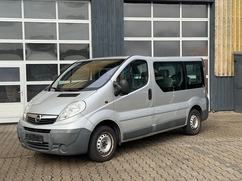 Silber Gebraucht 2009 Opel Vivaro Van | 6.500 € (Teuer) - Bild 1/4