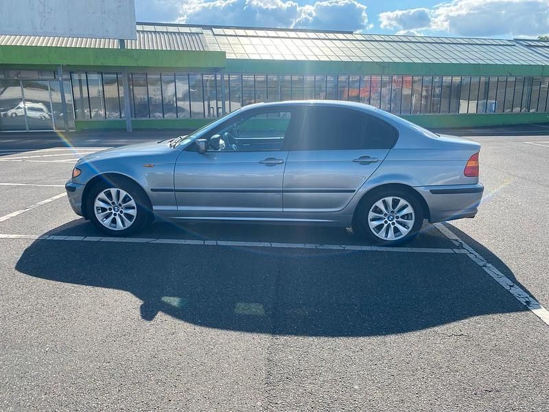 Grau Gebraucht 2003 BMW 316 Limousine | 3.499 € (Etwas zu teuer) - Bild 1/4