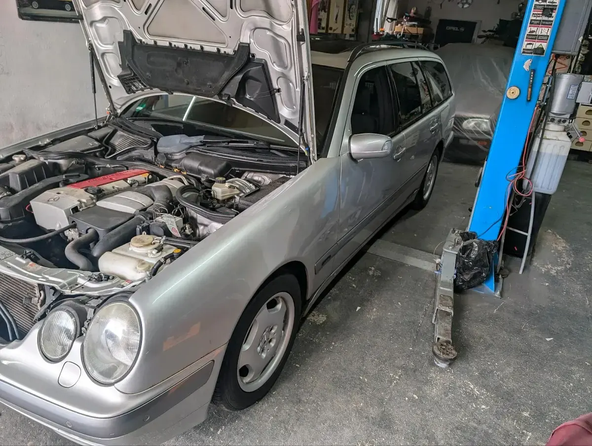 Gebraucht Mercedes E200 163 PS (119 kW) 2002 Silber Kombi