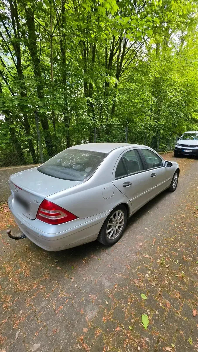 Second-hand Mercedes C200 122 CP (89 kW) 2002 Argintiu Berlinǎ