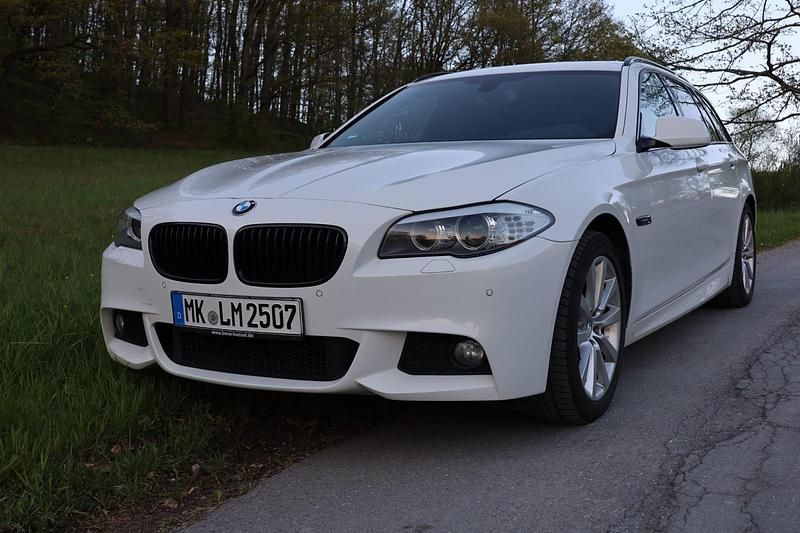 Weiß Gebraucht 2012 BMW 530 M Sport Kombi | 16.000 € (Fairer Preis) - Bild 1/4