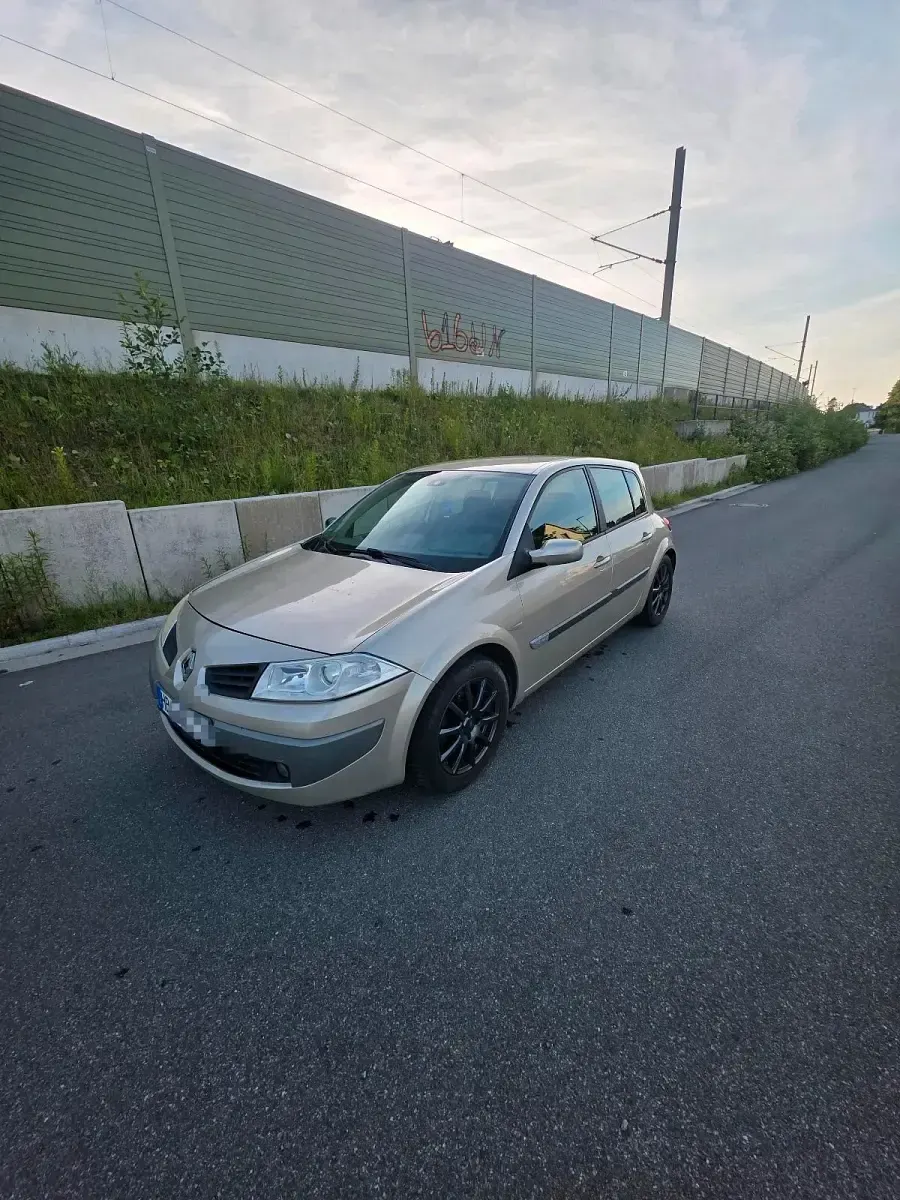 Gebraucht Renault Mégane 113 PS (83 kW) 2006 Gold Kleinwagen