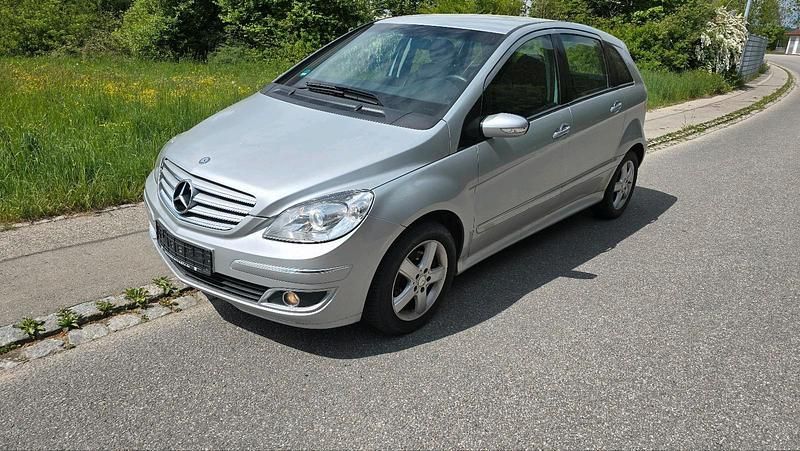 Silber Gebraucht 2007 Mercedes B180 Van / Kleinbus | 1.600 € (Superpreis) - Bild 1/4