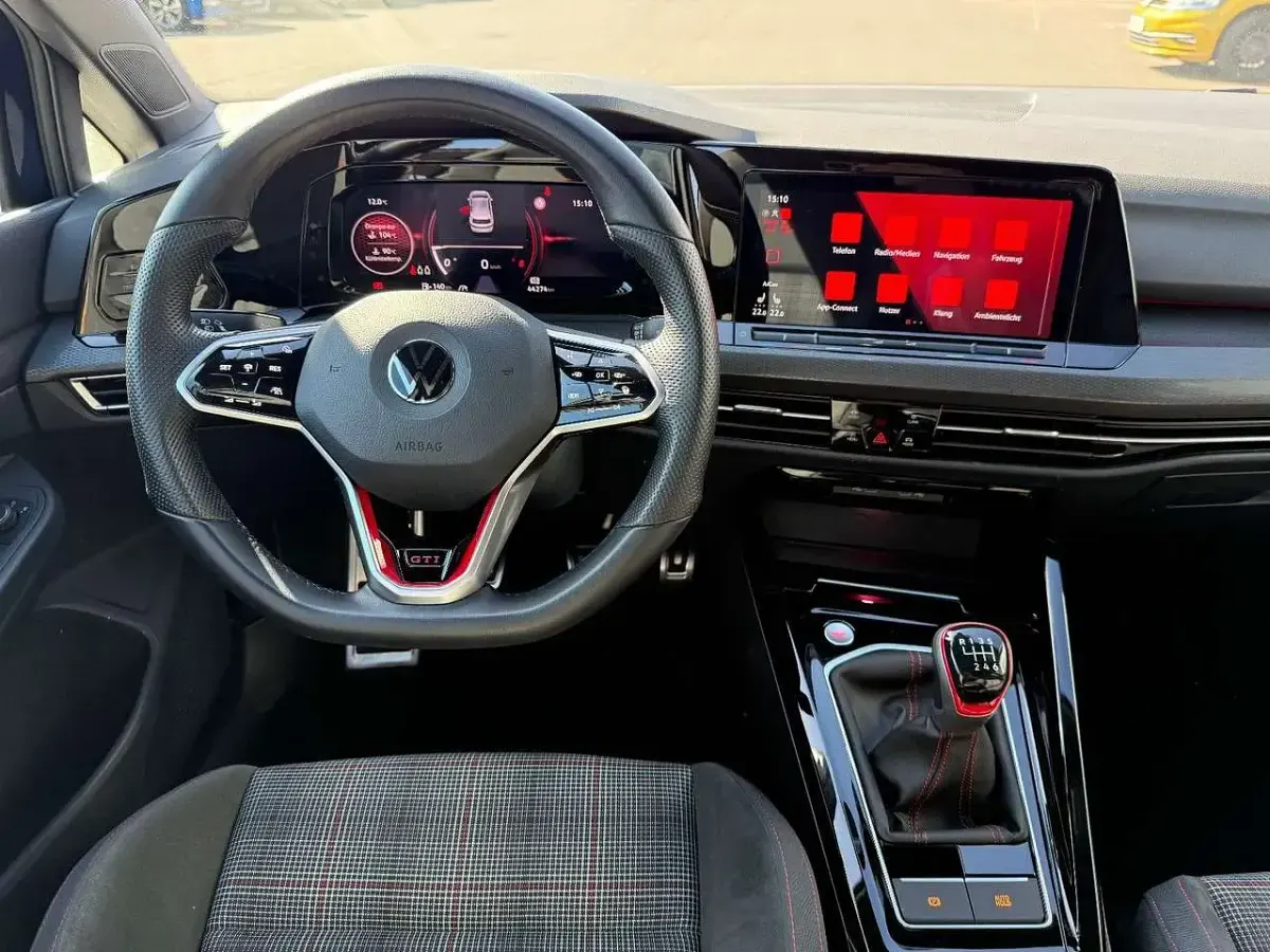 Gebraucht VW Golf VIII GTI 245 PS (180 kW) 2022 Blau Limousine