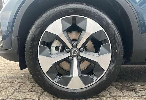 Neu Volvo XC40 Plus 163 PS (119 kW) 2025 Blau SUV
