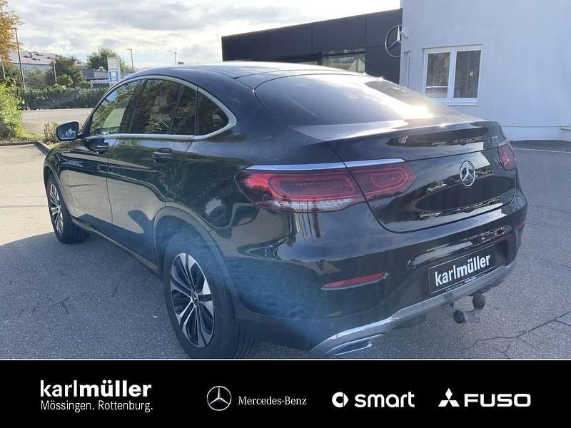 Gebraucht Mercedes GLC220 194 PS (142 kW) 2022 Schwarz Coupé