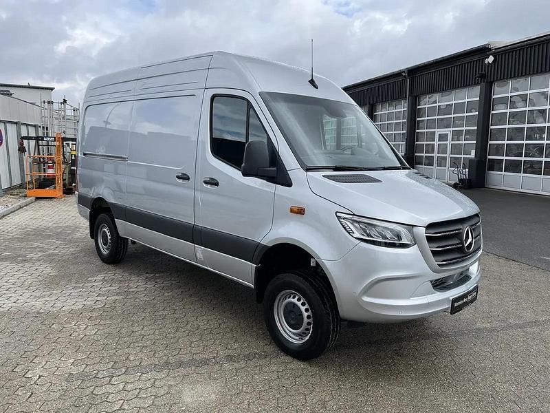 Second-hand Mercedes Sprinter 190 CP (139 kW) 2024 Argintiu Van