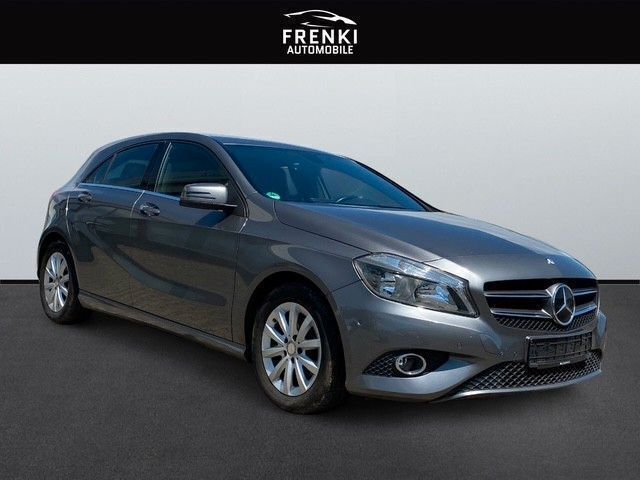 Mountaingrau met. Gebraucht 2015 Mercedes A180 Limousine | 14.999 € (Fairer Preis) - Bild 1/4