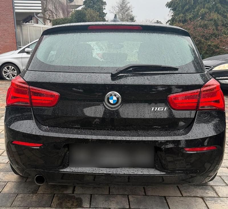 Gebraucht BMW 116 109 PS (80 kW) 2018 Schwarz Kleinwagen