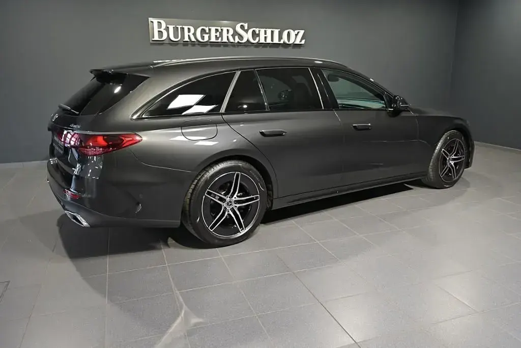 Używany Mercedes E220 Advanced 197 KM (144 kW) 2025 Szary Kombi