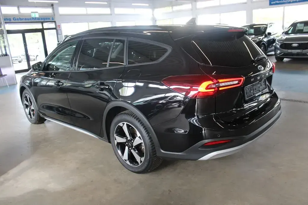 Gebraucht Ford Focus Active X 116 PS (85 kW) 2025 Schwarz Limousine