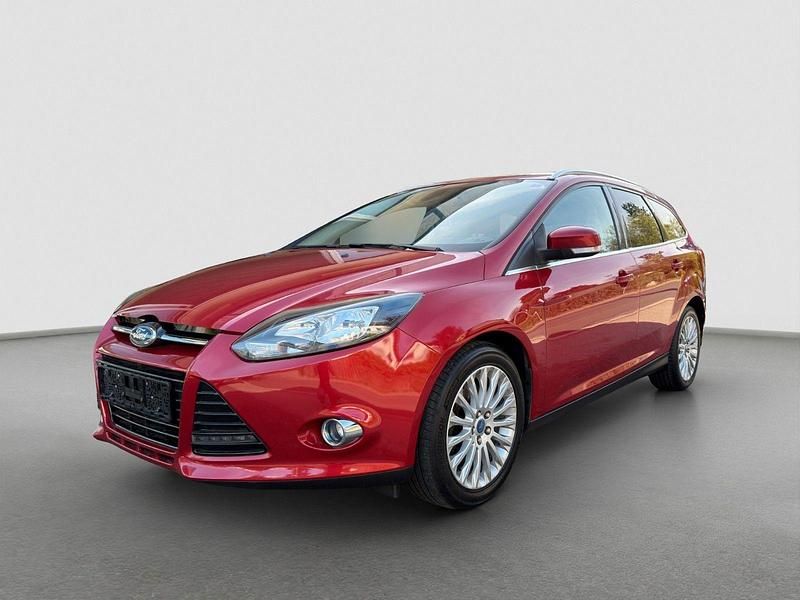 Używany Ford Focus Titanium 150 KM (110 kW) 2011 Czerwony Kombi