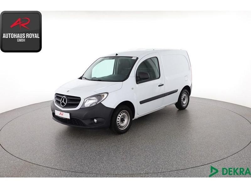 Weiss Gebraucht 2021 Mercedes Citan 108 Van | 12.880 € (Guter Preis) - Bild 1/4