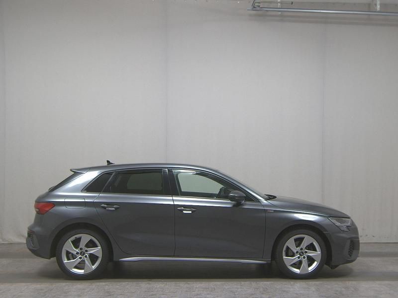 Grau Gebraucht 2024 Audi A3 S-Line | 25.480 € (Superpreis) - Bild 1/4