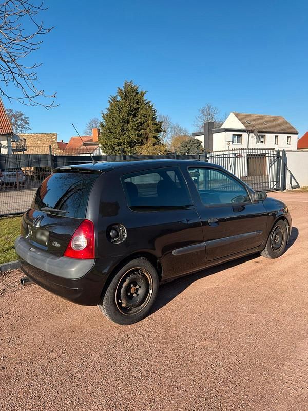 Gebraucht Renault Clio II LIMITED 98 PS (72 kW) 2003 Schwarz Kleinwagen