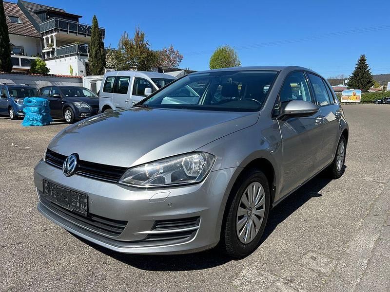 Silber Gebraucht 2014 VW Golf VII Trendline Limousine | 8.990 € (Fairer Preis) - Bild 1/4