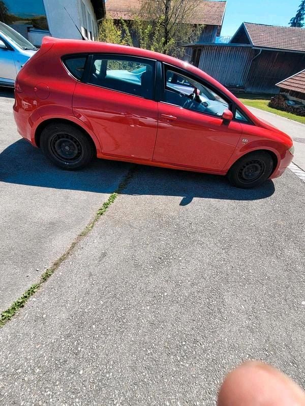 Second-hand Seat Leon 125 CP (91 kW) 2009 Roșu Hatchback
