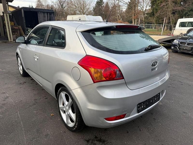 Gebraucht Kia ProCeed EX 126 PS (92 kW) 2008 Silber Coupé