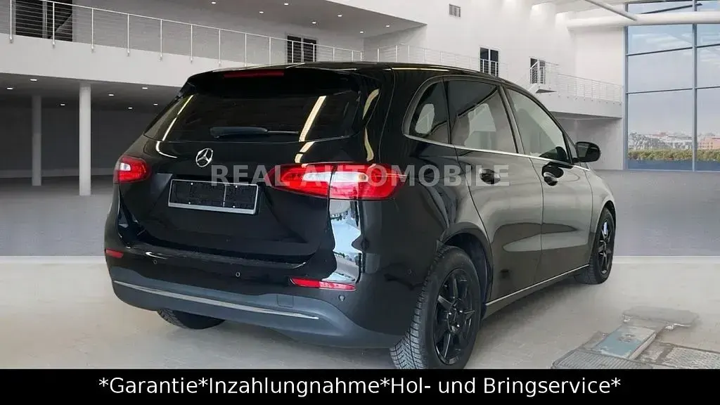 Gebraucht Mercedes B180 116 PS (85 kW) 2020 Schwarz Kleinwagen