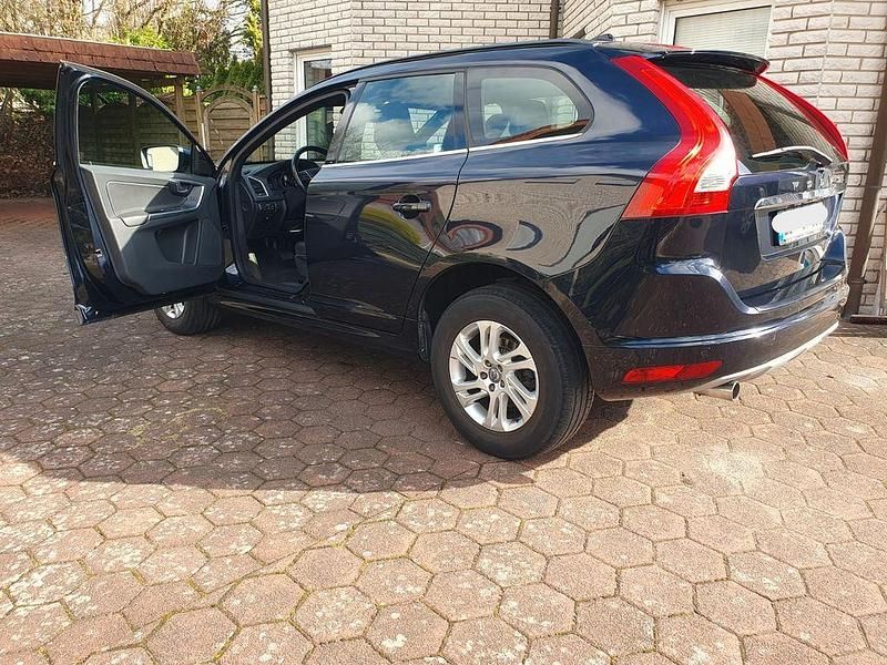 Gebraucht Volvo XC60 Momentum 150 PS (110 kW) 2016 Blau SUV
