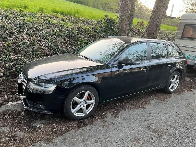Usado Audi A4 143 HP (105 kW) 2013 Preto Carrinha