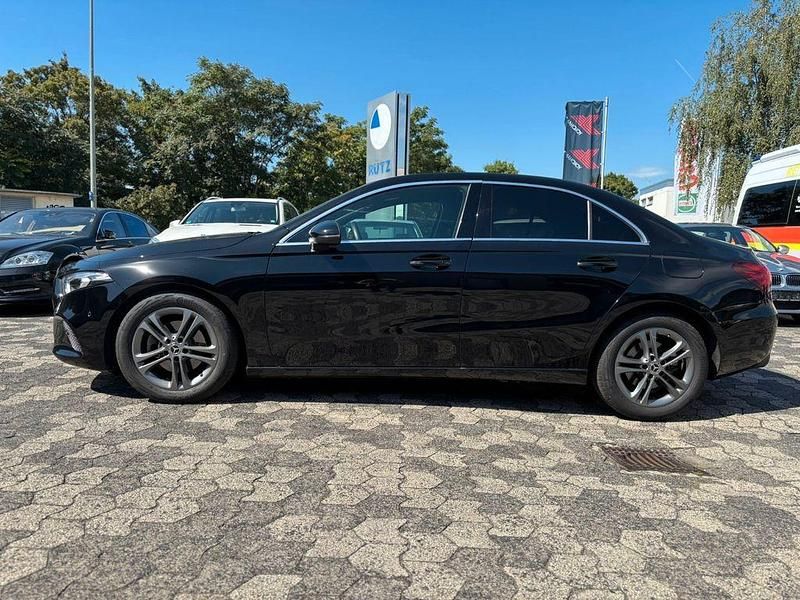 Schwarz Gebraucht 2019 Mercedes A200 Limousine | 19.250 € (Fairer Preis) - Bild 1/4