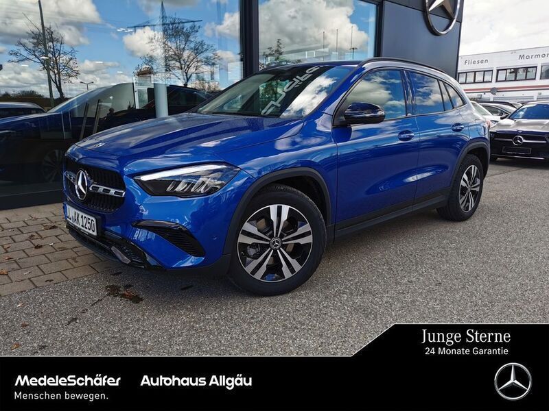 Lack spektralblau Gebraucht 2024 Mercedes GLA200 Progressive SUV | 36.740 € (Guter Preis) - Bild 1/4