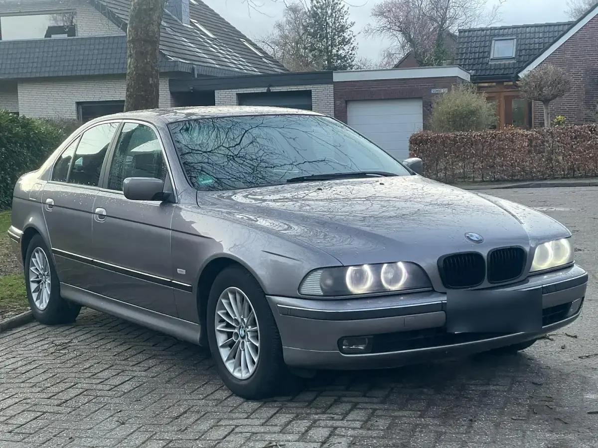 Gebraucht BMW 523 170 PS (125 kW) 1999 Silber Limousine