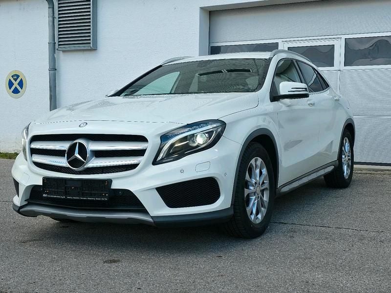 Weiß Gebraucht 2016 Mercedes GLA200 SUV | 13.990 € (Superpreis) - Bild 1/4