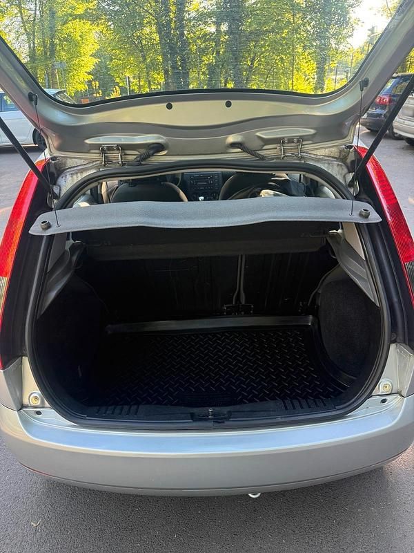 Gebraucht Ford Fiesta 69 PS (50 kW) 2002 Silber Kleinwagen