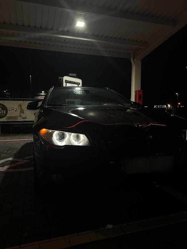 Gebraucht BMW 520 184 PS (135 kW) 2012 Grau Kombi