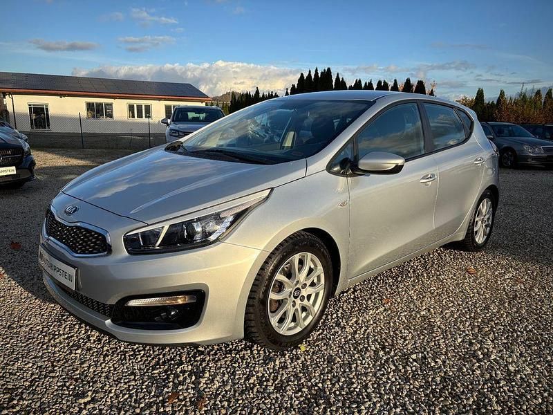 Silber Gebraucht 2016 Kia Ceed Edition 7 Kleinwagen | 11.990 € (Teuer) - Bild 1/4