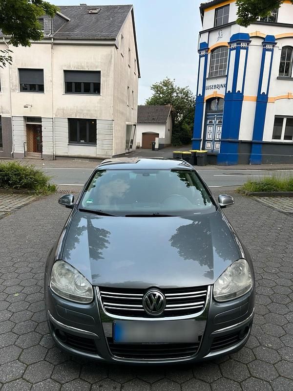 Braun Gebraucht 2005 VW Jetta Limousine | 1.999 € (Guter Preis) - Bild 1/4