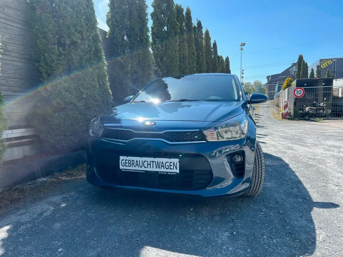 Gebraucht Kia Rio DREAM-TEAM Edition 84 PS (61 kW) 2017 Blau Limousine