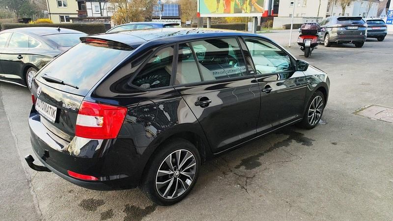 Gebraucht Skoda Rapid 122 PS (89 kW) 2015 Schwarzmagic perleffekt Kleinwagen