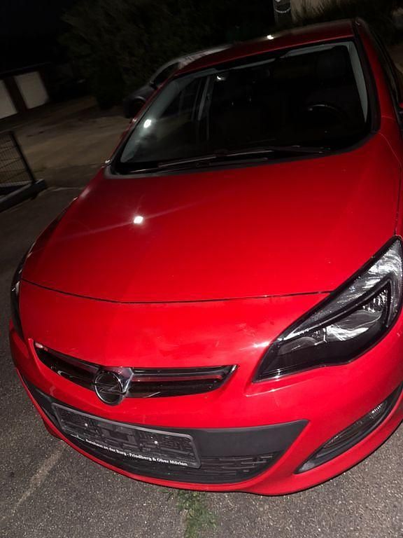 Gebraucht Opel Astra Selection 140 PS (102 kW) 2015 Rot Kombi