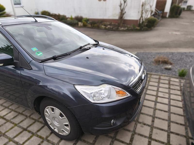 Gebraucht Ford Focus 109 PS (80 kW) 2010 Blau Kombi
