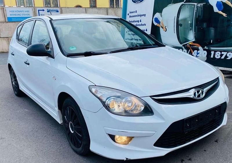 Gebraucht Hyundai i30 Classic 90 PS (66 kW) 2009 Weiß Limousine