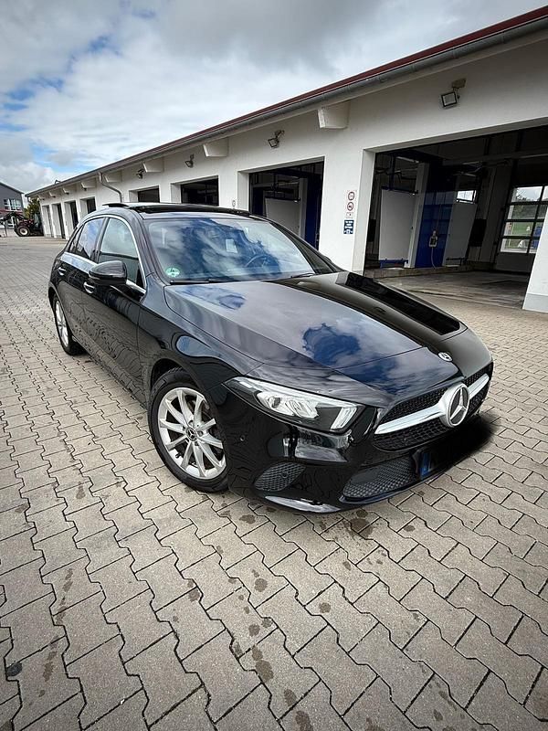 Gebraucht Mercedes A200 Progressive 150 PS (110 kW) 2019 Schwarz Limousine