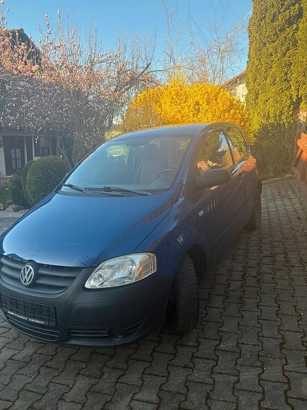 Gebraucht VW Fox 54 PS (39 kW) 2006 Blau Kleinwagen