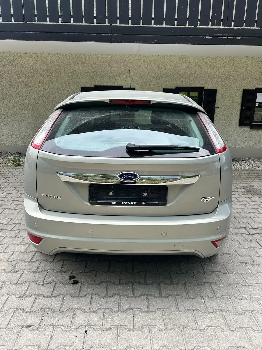 Gebraucht Ford Focus Ghia 101 PS (74 kW) 2009 Beige Limousine