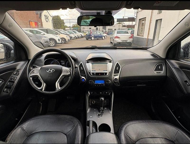 Grau Gebraucht 2010 Hyundai ix35 SUV | 10.199 € (Teuer) - Bild 1/4