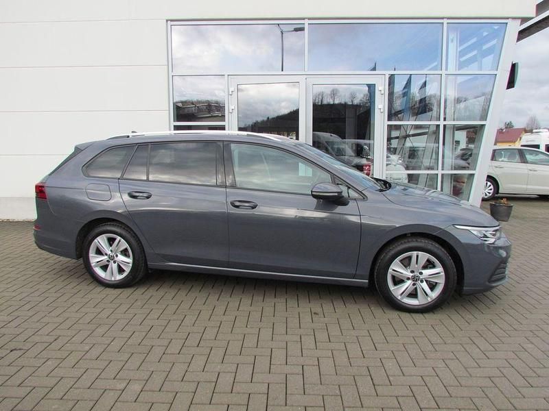 Gebraucht VW Golf VIII Life 150 PS (110 kW) 2023 Grau Kombi