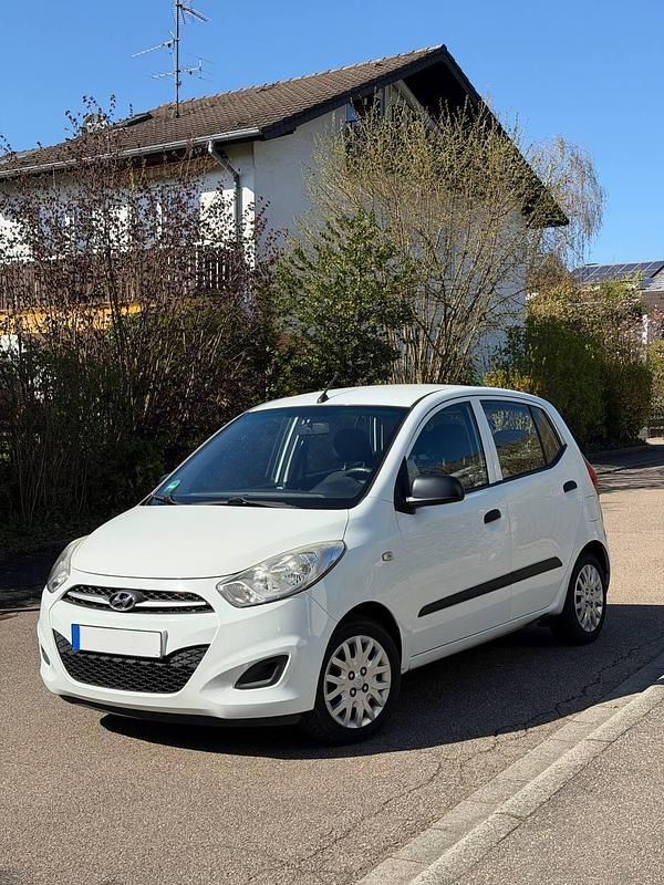 Gebraucht Hyundai i10 69 PS (50 kW) 2011 Weiß Kleinwagen