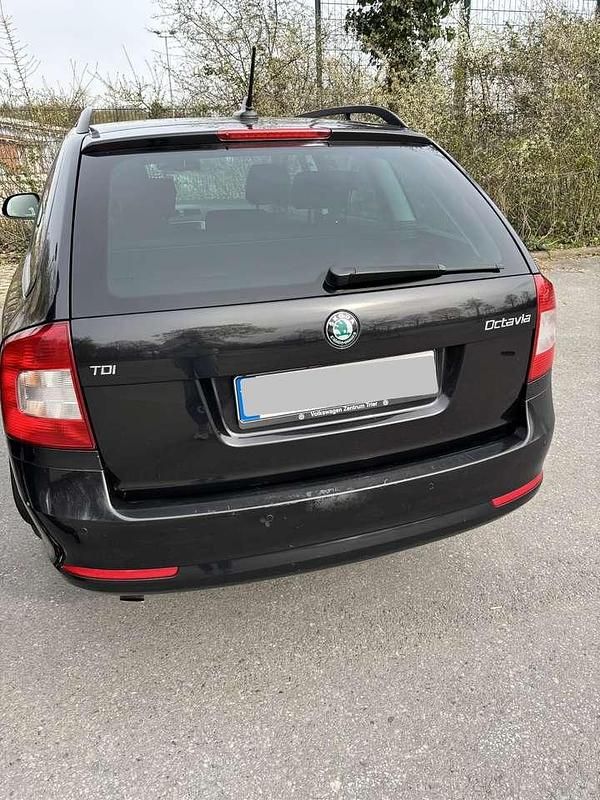 Gebraucht Skoda Octavia Elegance 105 PS (77 kW) 2013 Schwarz Kombi