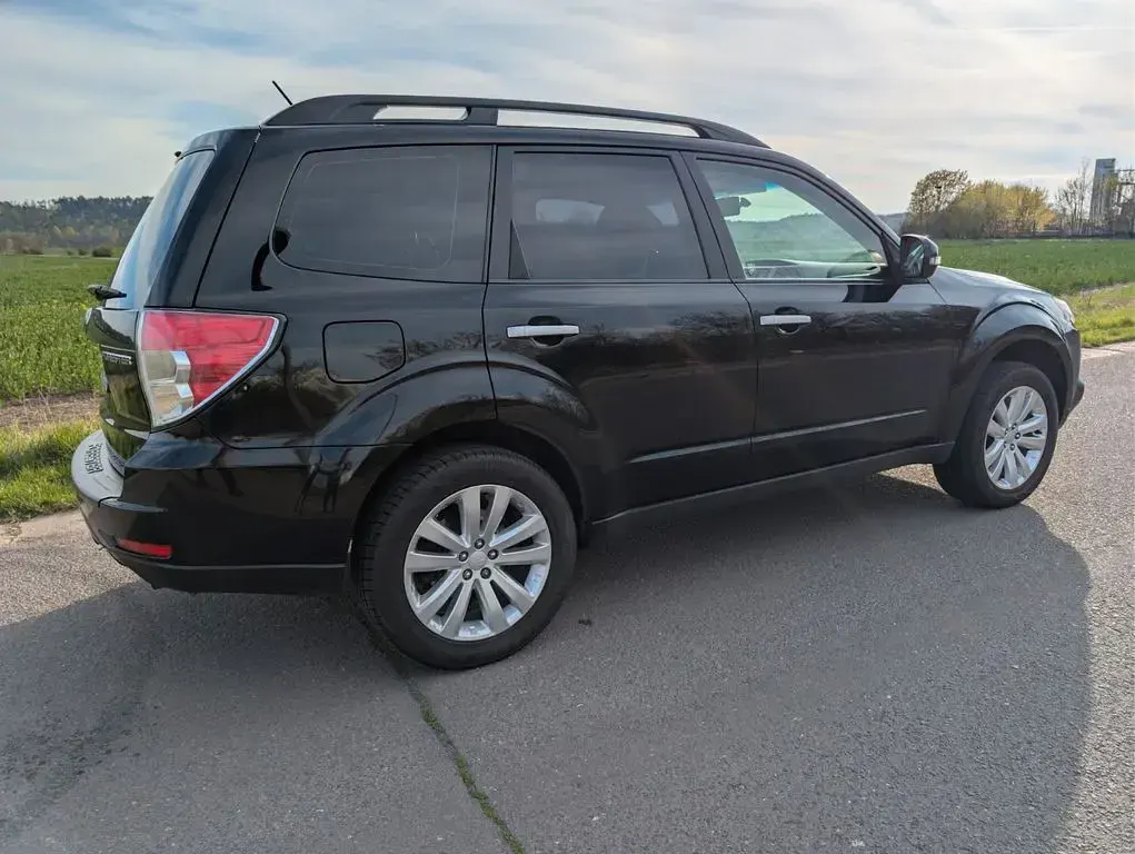Gebraucht Subaru Forester Exclusive+ 150 PS (110 kW) 2011 Schwarz SUV