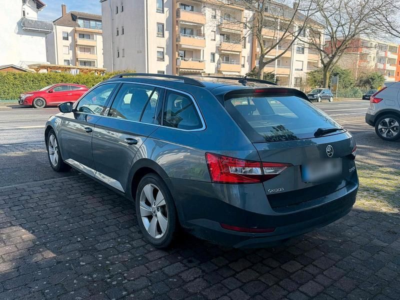 Gebraucht Skoda Superb 150 PS (110 kW) 2016 Grau Kombi