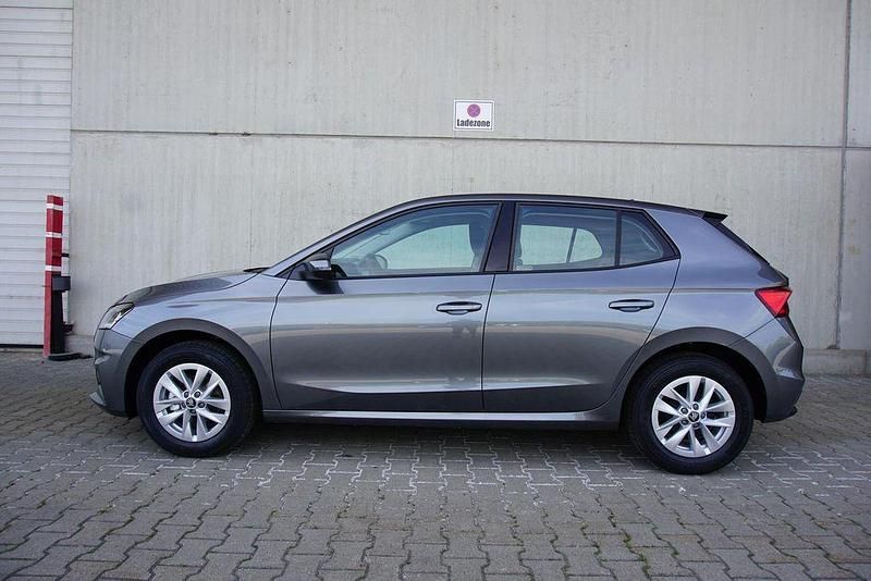 Neu Skoda Fabia 95 PS (69 kW) 2025 Graphitegrau metallic Limousine