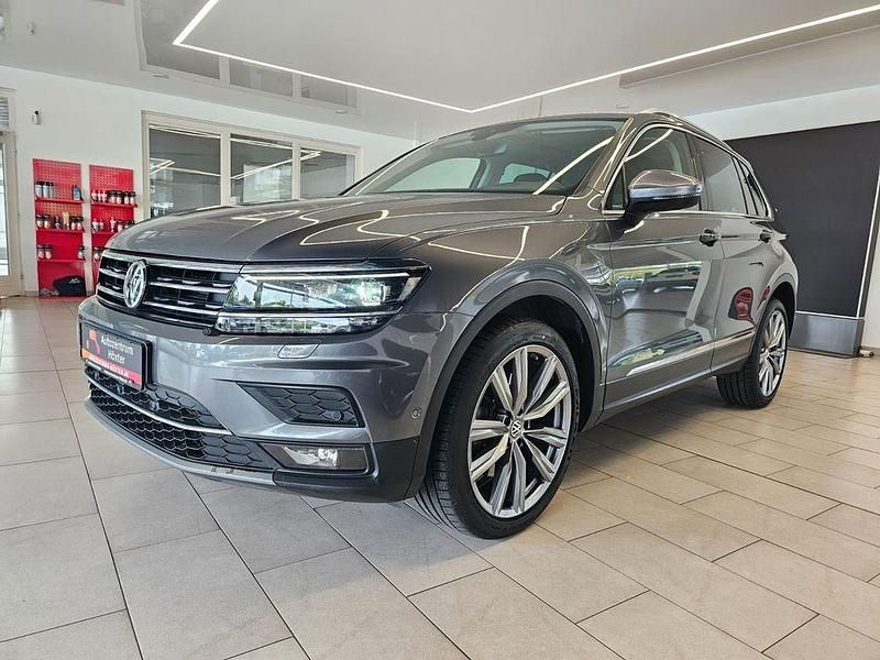 Grau Gebraucht 2018 VW Tiguan Highline SUV | 24.590 € (Teuer) - Bild 1/4