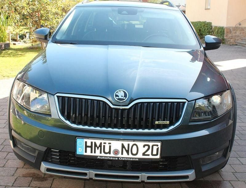 Grau Gebraucht 2017 Skoda Octavia Kombi | 13.100 € (Fairer Preis) - Bild 1/4